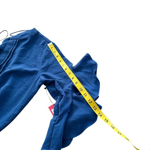 Vince Camuto Women Sapphire Blue Ruffle Sleeve Split Neck Blouse Size XS - NWT - Picture 3 of 8